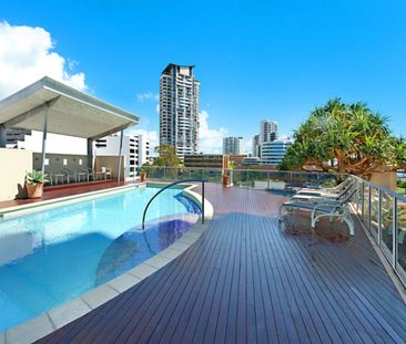 Executive-Style Fully Furnished Apartment with Panoramic Views - Photo 2