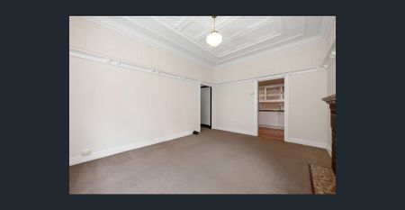 Art Deco Charm in Boutique ‘Ravenswood’ Complex! - Photo 5