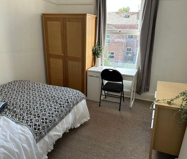 6 bedroom house to rent - Photo 1