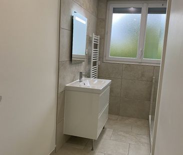 Location Appartement 4 pièces 79m² SETE 34200 - Photo 3