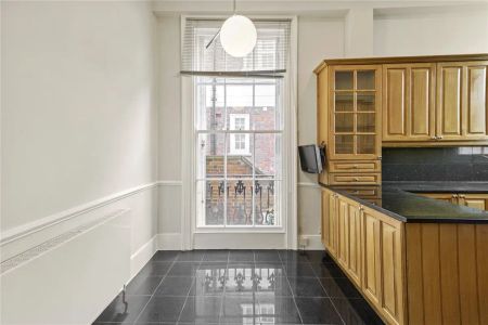 3 bedroom flat in St John's Wood - Photo 2