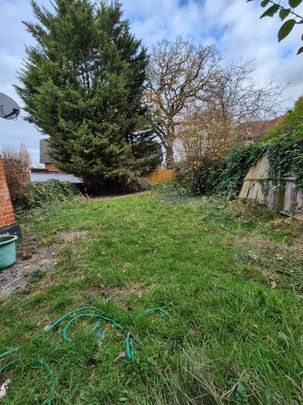 2 Bed Flat, Golders Green Road, NW11 - Photo 1