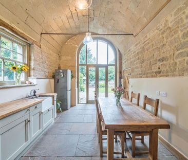 4 bedroom semi-detached house to rent - Photo 4