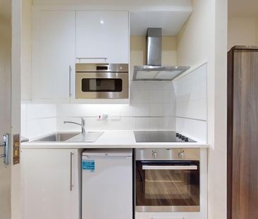 Studio Flat, Chatsworth Road, NW2 - Photo 4