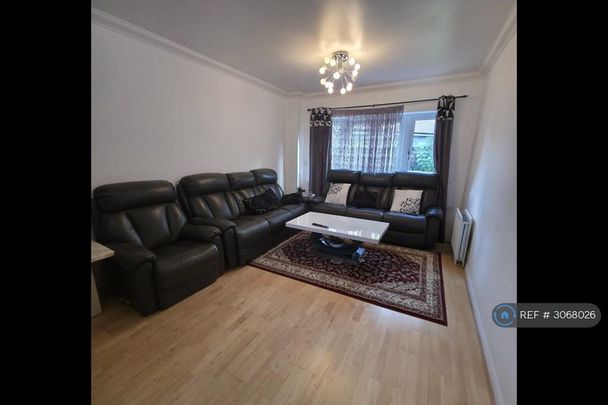 4 bedroom detached house to rent - Photo 1