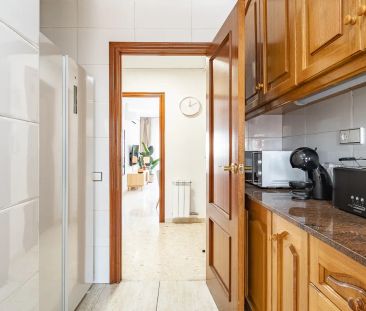 Room for rent in 3-bedroom apartment in L'Hospitalet de Llobregat - Photo 1
