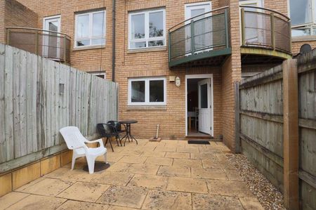 3 bedroom townhouse to rent - Photo 4