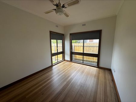 2 Bedroom House - Photo 2