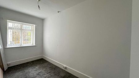 3 bedroom flat to rent - Photo 2
