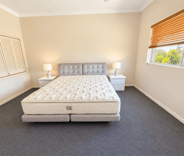 FULLY FURNISHED LARGE 3-BEDROOM APARTMENT & READY TO MOVE IN – JUST... - Photo 2