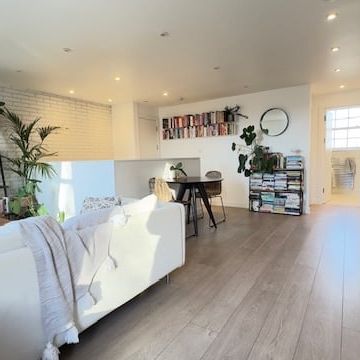 1 Bed Flat, Britton Street, EC1M - Photo 1