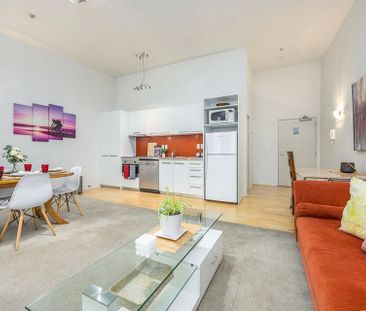 2 BED - Top floor, lofty and light - Photo 5