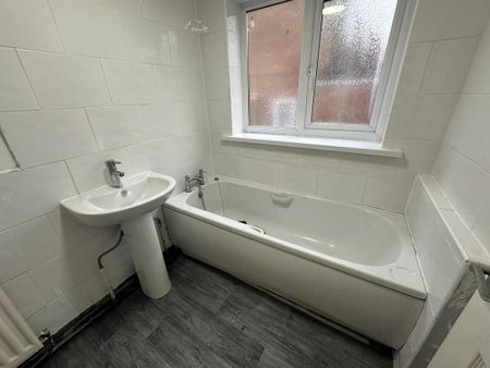 2 bedroom end of terrace house to rent - Photo 5