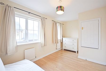 Well presented 2 bedroom terraced house in the popular village of Girton. Driveway parking. GCH. Furnished. - Photo 4