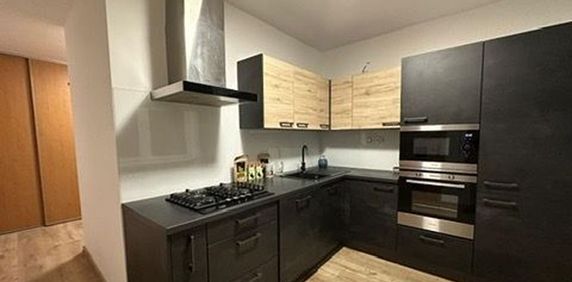 Prenájom SAMOSTATNEJ UZAMYKATEĽNEJ IZBY - Fotografia 2