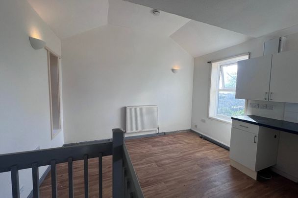 Elizabeth Close - Photo 1