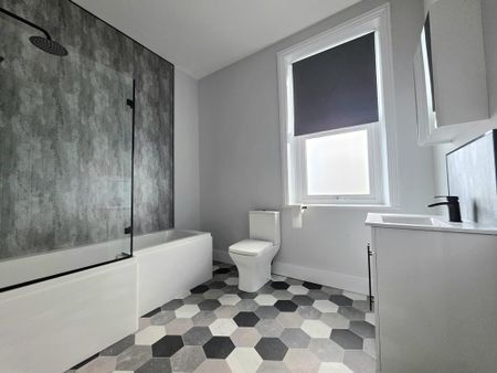 2 bedroom terraced house to rent - Photo 3