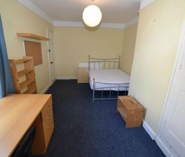 6 bedroom terraced house to rent - Photo 4
