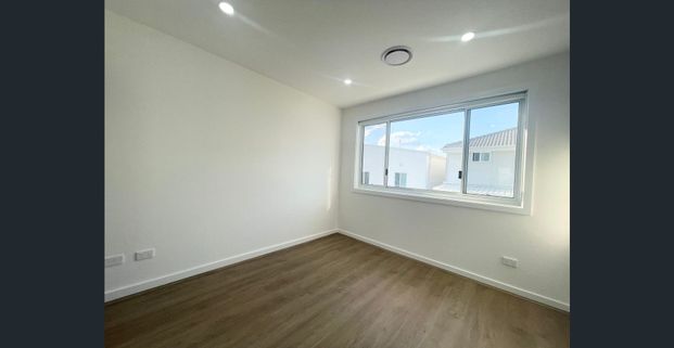 Near New Stunning 4-Bedroom Townhouse For Rent - Photo 1