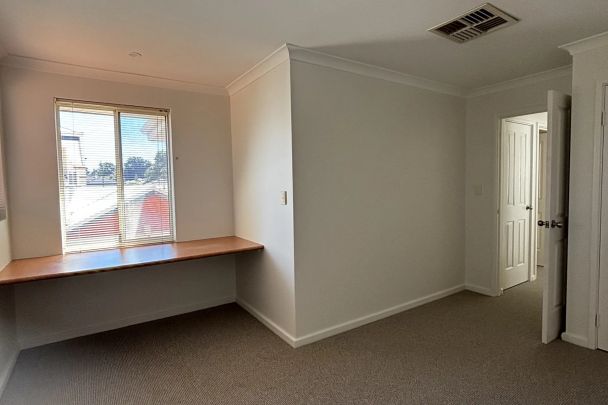 Spacious 3-Bedroom Home in Prime Ardross Location - Photo 1