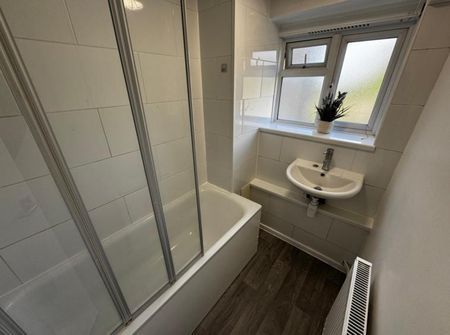 St Edmunds Road, London - Photo 5