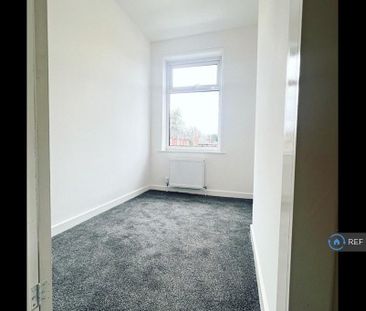 3 bedroom end of terrace house to rent - Photo 3