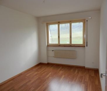 "Gemütliche und grosszügige 3-Zimmerwohnung an ruhiger Lage" - Photo 2