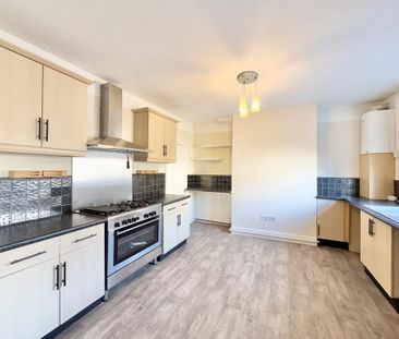 3 bedroom terraced house to rent - Photo 3