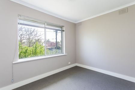 Modern two bedroom unit - Photo 2