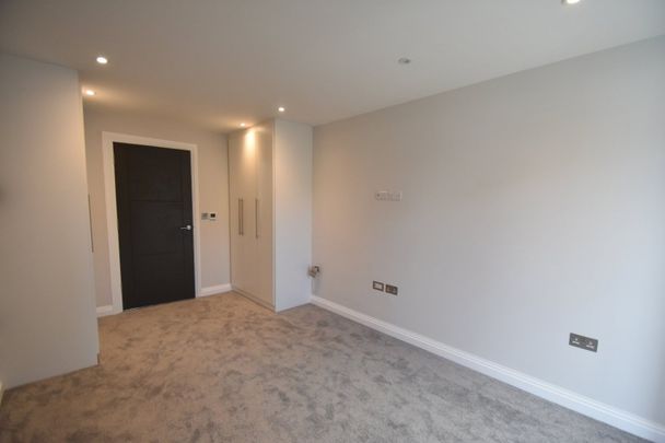 Oak End Way, Gerrards Cross, Buckinghamshire,SL9 - Photo 1