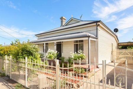 Three Bedroom Spacious Home - Photo 5