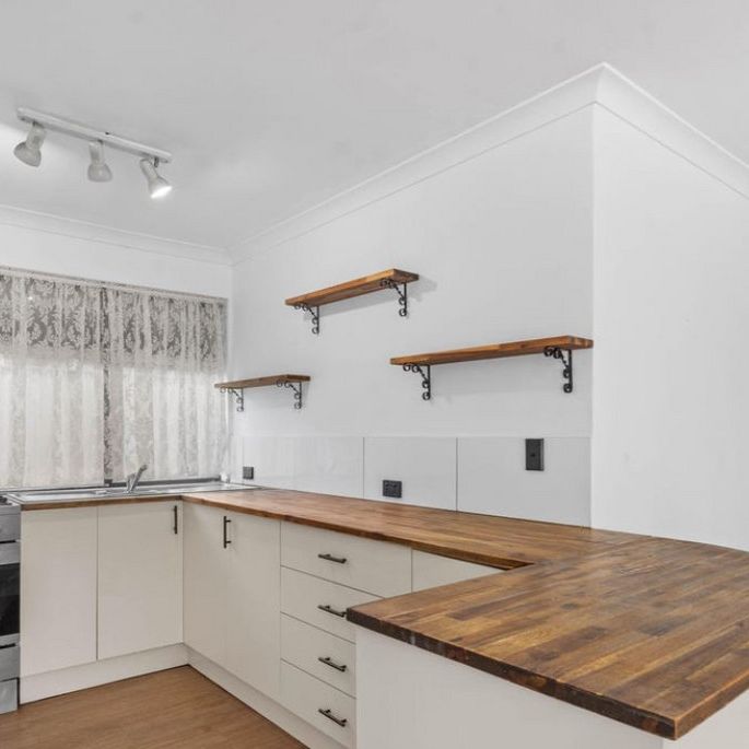 Spacious Family Home with Generous Yard - Photo 1