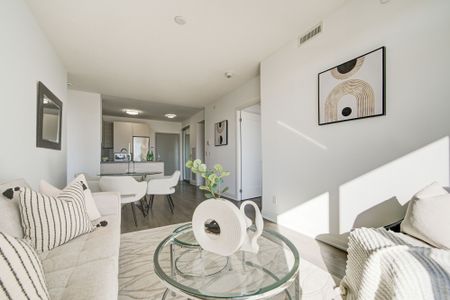 For Lease - 398 HIGHWAY 7 N/A Unit# 803, Richmond Hill, Ontario - Photo 3