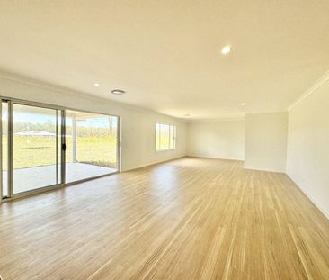 Only 12 months old & Move In Ready! - Photo 1