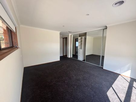 Comfortable Family Home in West Wodonga - 27 Campbell Street - Photo 3