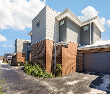 Contemporary Townhouse in a Peaceful Enclave - Photo 6