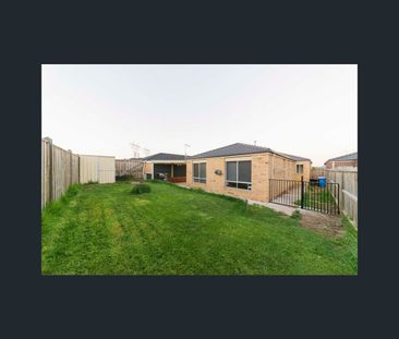 8 Braestar Street, Cranbourne, Vic 3977 - Photo 3