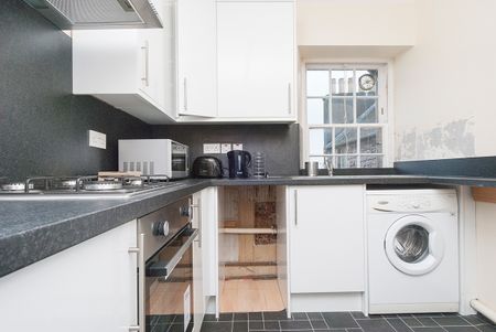 1710L- Geddes Entry, 233 High Street, Edinburgh, EH1 1PE - Photo 3