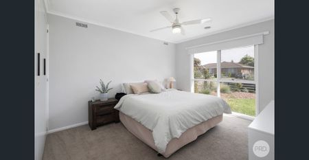 STYLISH, SPACIOUS & READY TO ENJOY - THE PERFECT FAMILY HOME AWAITS! - Photo 5