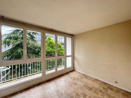 Location Appartement 3 pièces 81m² - Photo 3