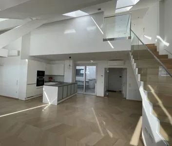 4 Zimmer-Maisonetten-Wohnung mit einer Terrasse und eigenem Studio im Oberbereich mit separatem zusätzlichem Eingang! - Photo 3