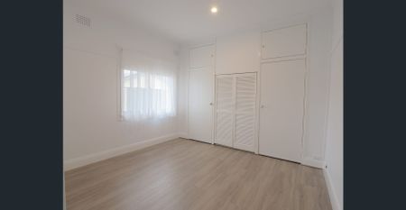 WALK TO JETTY OR TOWN! - Photo 3