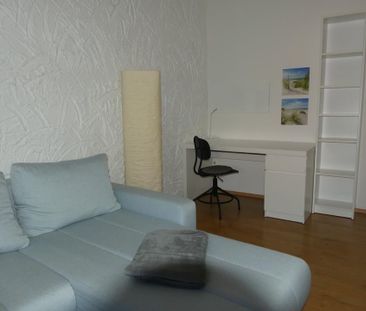 Modern möblierte 2-Zi.-Wohnung mit Balkon - Foto 1