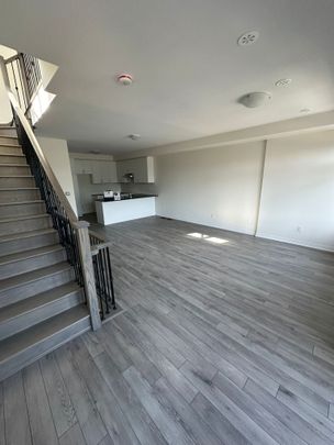 For Lease - 23 Bluebird Lane, Barrie, Ontario - Photo 1