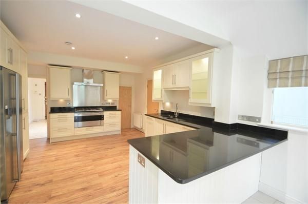 4 bedroom detached house to rent - Photo 1