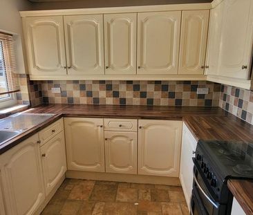 2 bedroom terraced house to rent - Photo 2