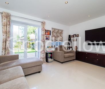 4 bedroom mid terraced house to rent, - Photo 1