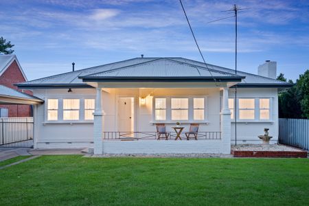 Spacious Central Family Home - Photo 5