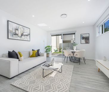 4-Bedroom Townhouse in Miranda - Photo 3