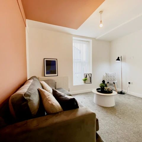 Flat 1 - 3 Bedroom House - Photo 1